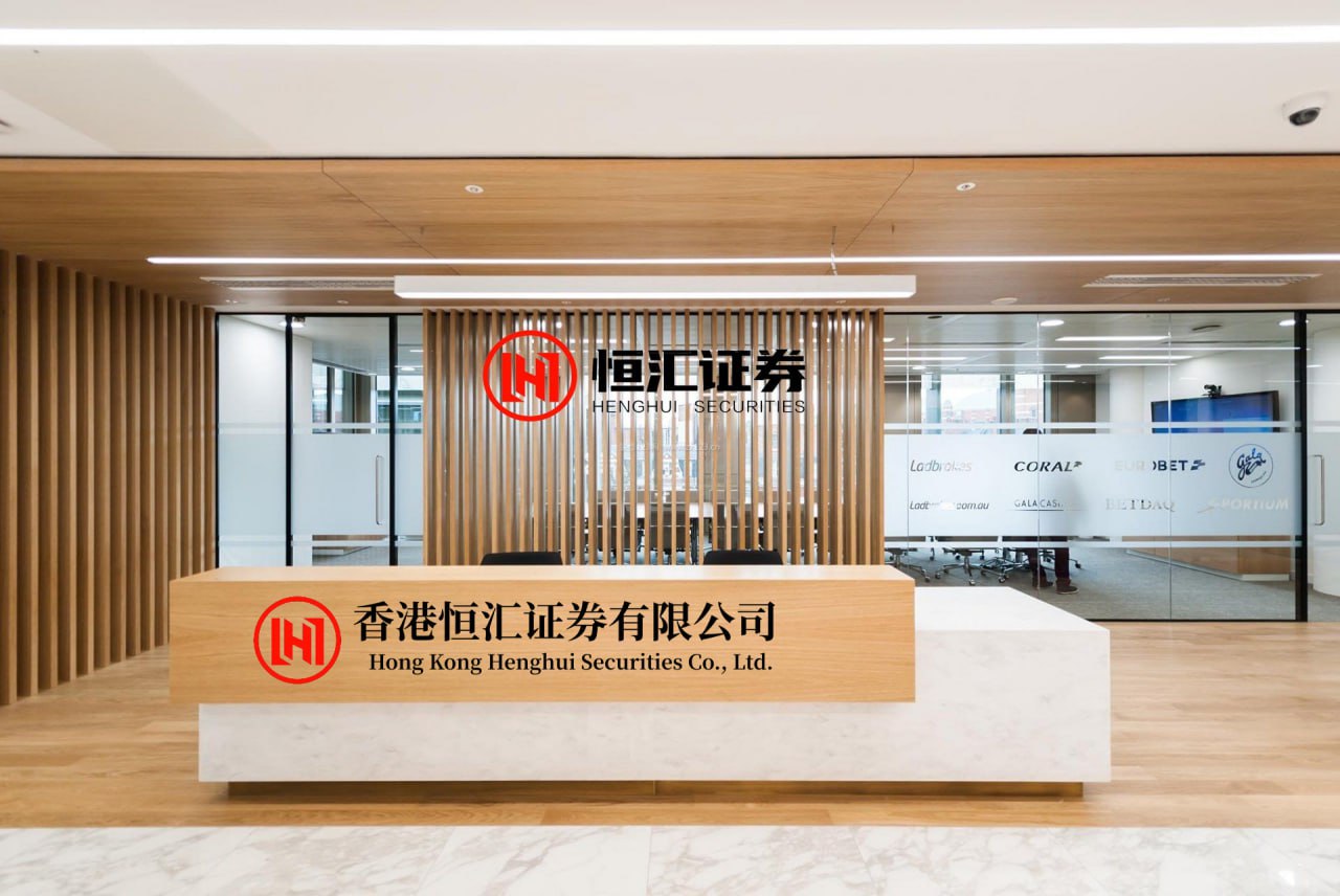元宝枫资本 梁朝伟在外人眼里是高冷影帝, 回到家连个坏灯泡都换不好, 还得扯着嗓子喊刘...